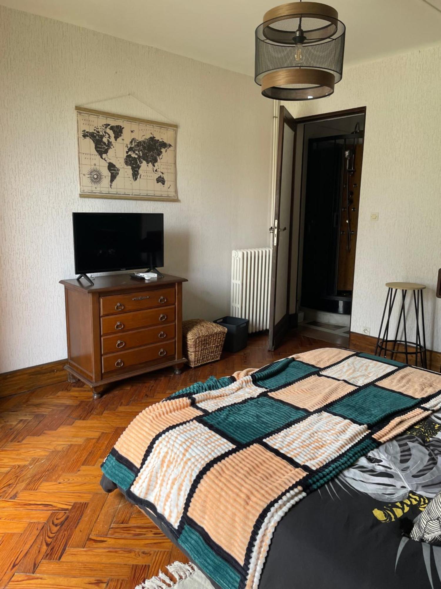 32 Parc Des Sports Chez Catherve Saint-Medard-de-Guizieres 외부 사진